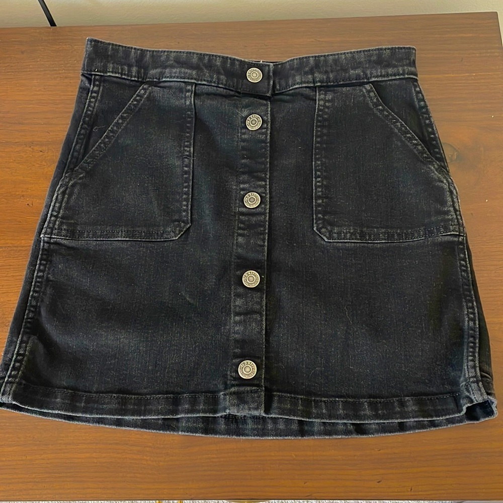 A cute old navy Black button Jean skirt